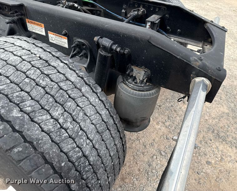 image for item EJ4593 2021 Freightliner Cascadia 126 semi truck