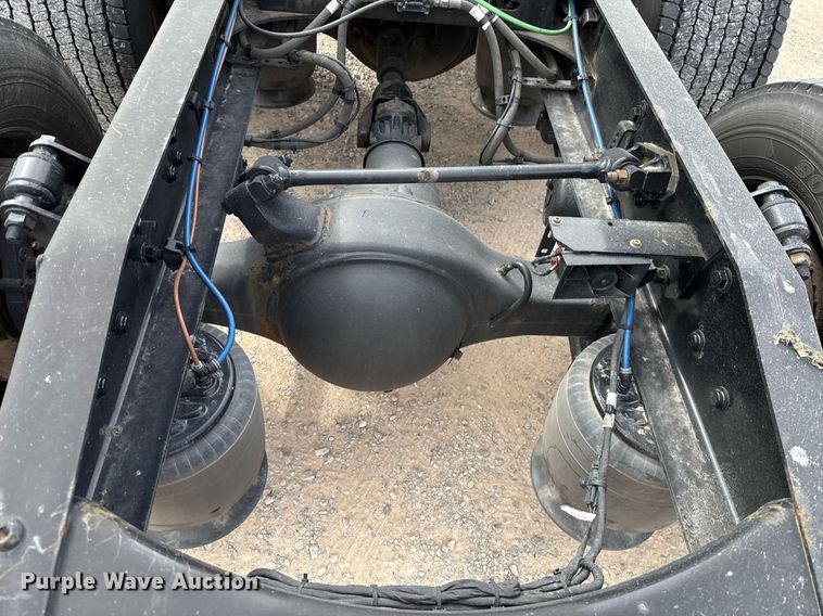 image for item EJ4593 2021 Freightliner Cascadia 126 semi truck