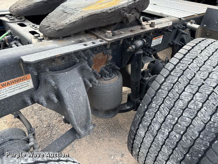 image for item EJ4593 2021 Freightliner Cascadia 126 semi truck