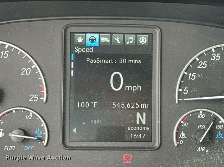 image for item EJ4593 2021 Freightliner Cascadia 126 semi truck