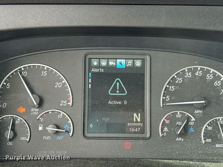 image for item EJ4593 2021 Freightliner Cascadia 126 semi truck