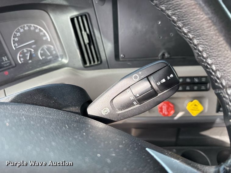 image for item EJ4593 2021 Freightliner Cascadia 126 semi truck