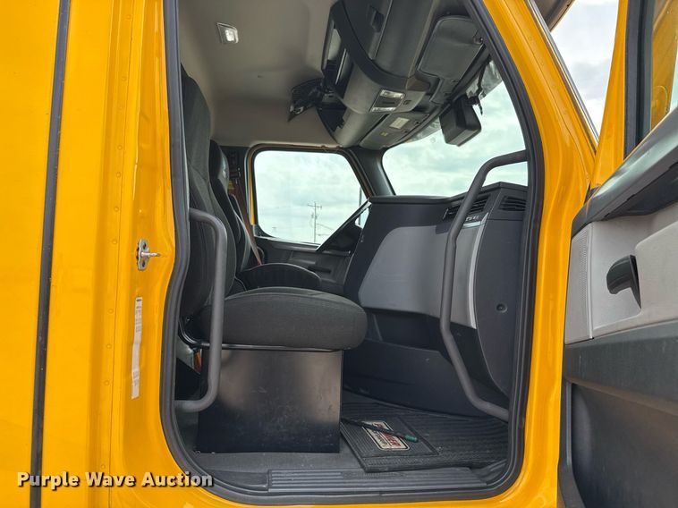 image for item EJ4593 2021 Freightliner Cascadia 126 semi truck