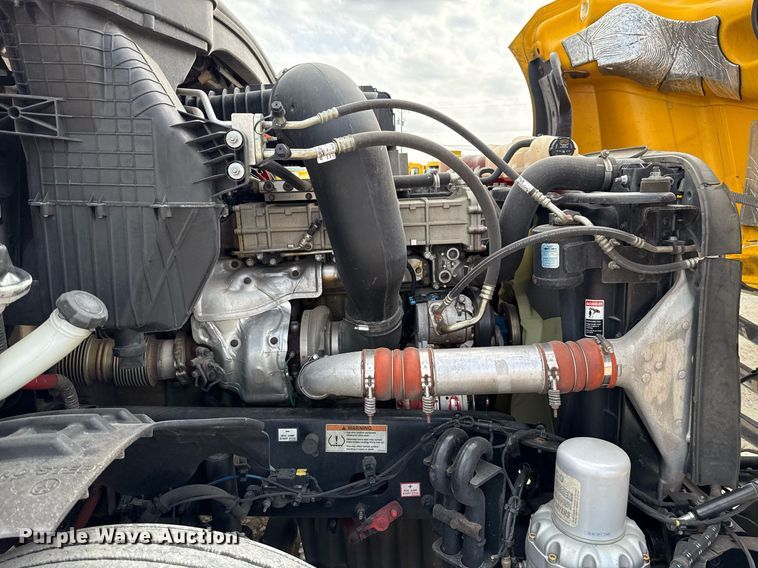 image for item EJ4593 2021 Freightliner Cascadia 126 semi truck