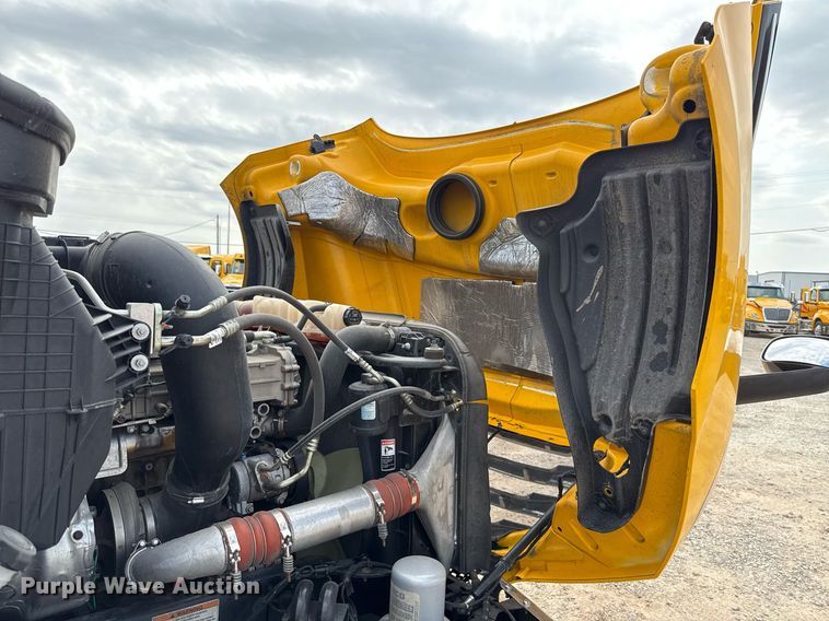 image for item EJ4593 2021 Freightliner Cascadia 126 semi truck