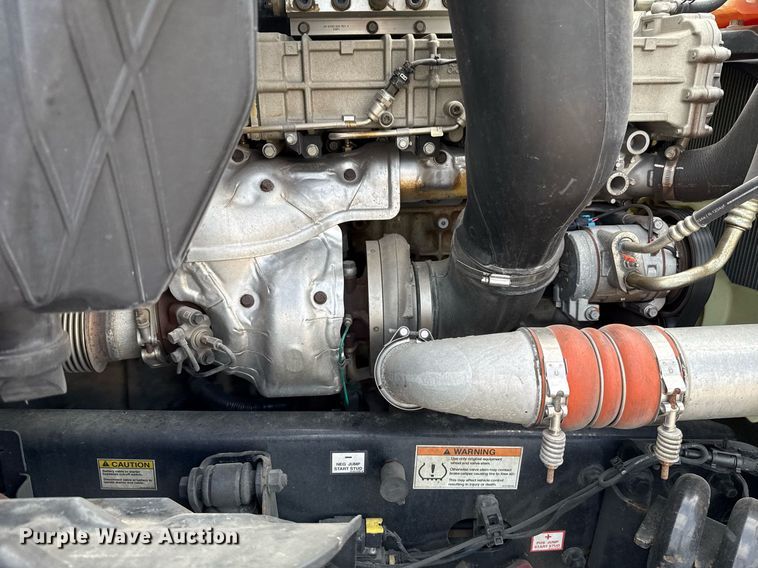 image for item EJ4593 2021 Freightliner Cascadia 126 semi truck