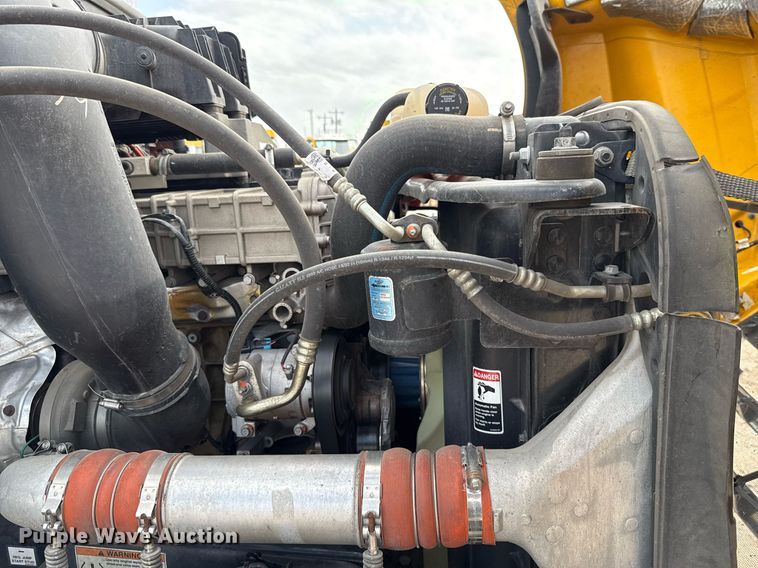 image for item EJ4593 2021 Freightliner Cascadia 126 semi truck