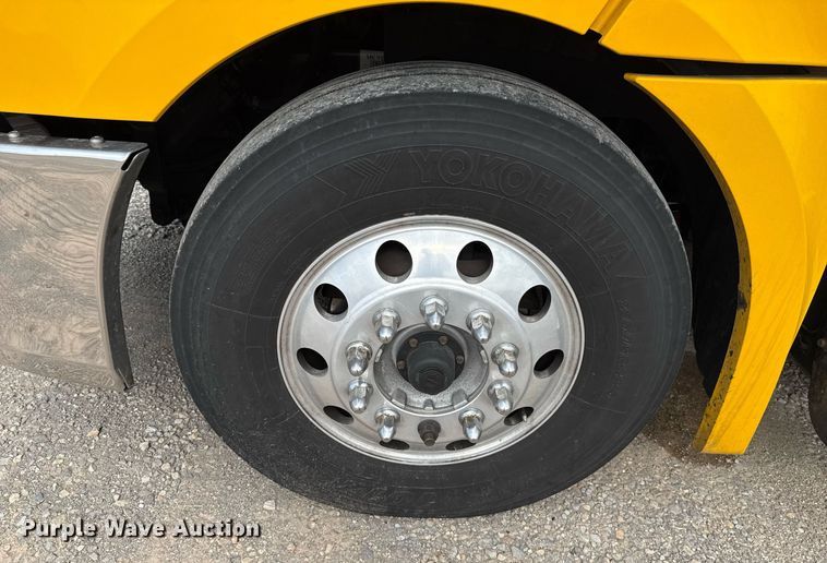 image for item EJ4593 2021 Freightliner Cascadia 126 semi truck