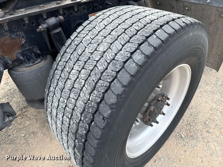 image for item EJ4593 2021 Freightliner Cascadia 126 semi truck