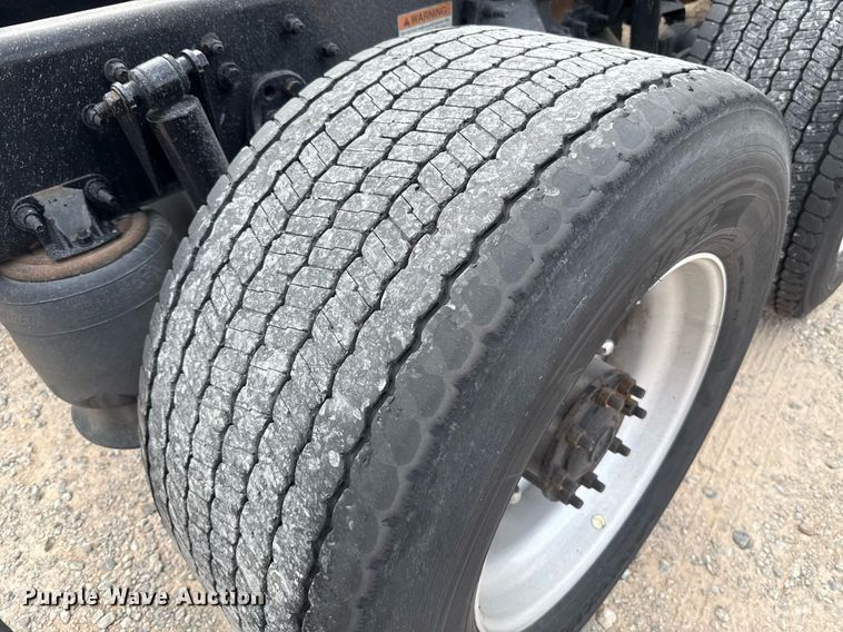 image for item EJ4593 2021 Freightliner Cascadia 126 semi truck