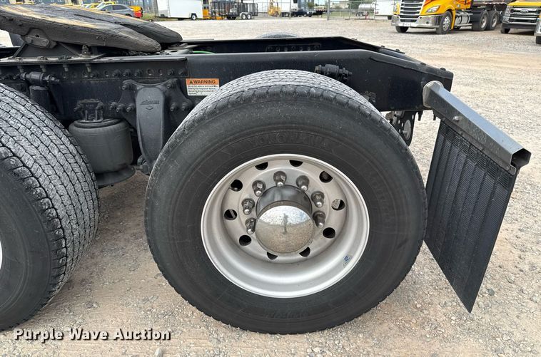 image for item EJ4593 2021 Freightliner Cascadia 126 semi truck