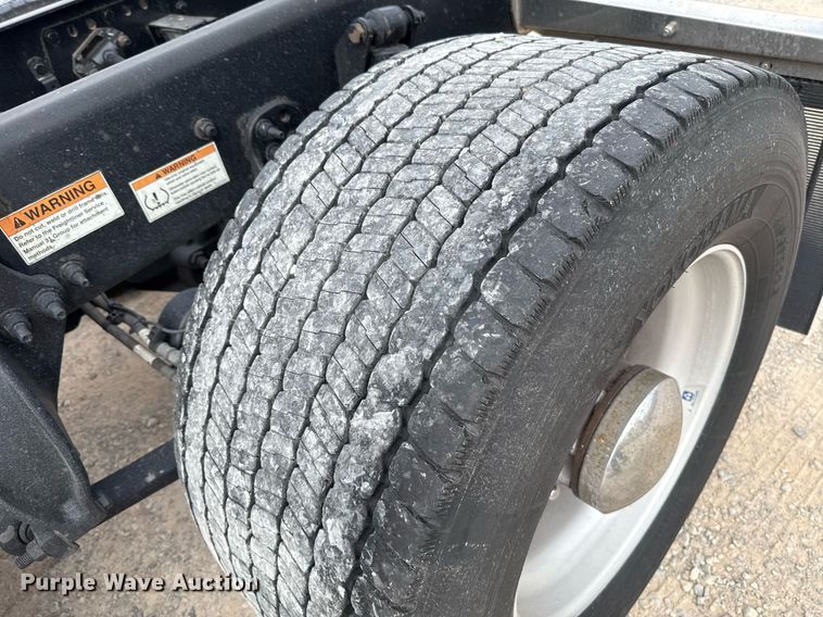 image for item EJ4593 2021 Freightliner Cascadia 126 semi truck