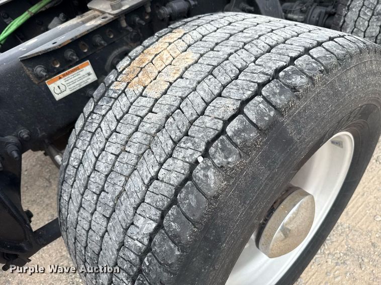 image for item EJ4593 2021 Freightliner Cascadia 126 semi truck