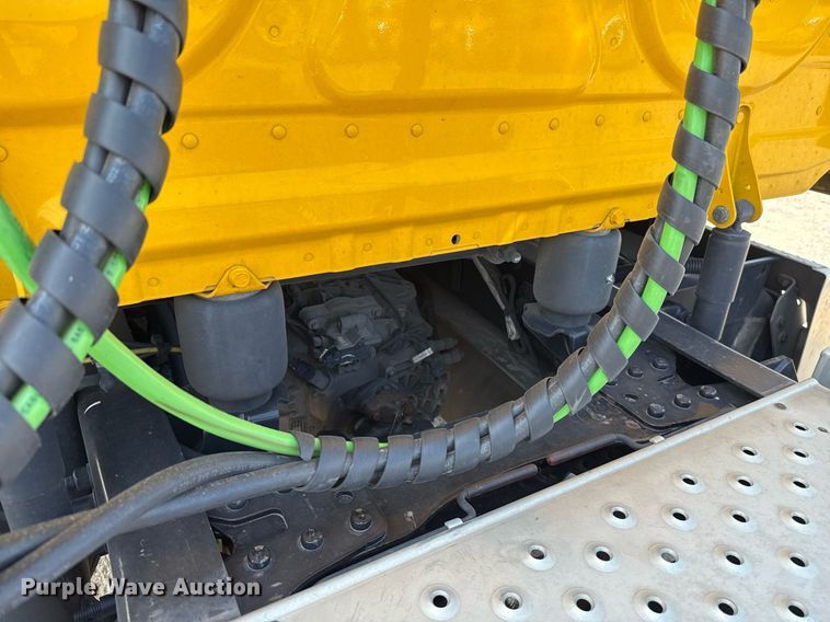 image for item EJ4594 2021 Freightliner Cascadia 126 semi truck