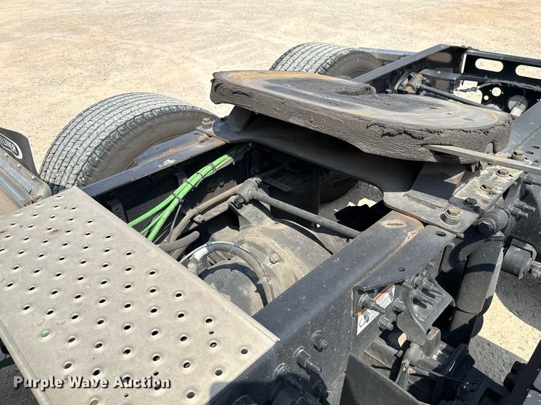 image for item EJ4594 2021 Freightliner Cascadia 126 semi truck