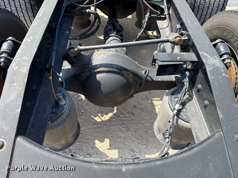 image for item EJ4594 2021 Freightliner Cascadia 126 semi truck