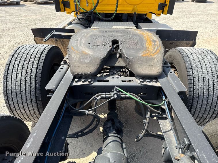 image for item EJ4594 2021 Freightliner Cascadia 126 semi truck