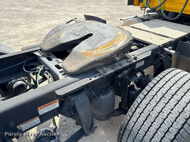 image for item EJ4594 2021 Freightliner Cascadia 126 semi truck