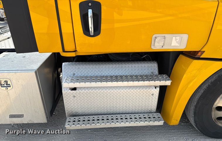 image for item EJ4594 2021 Freightliner Cascadia 126 semi truck