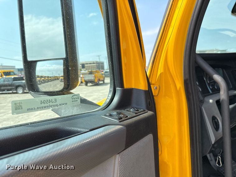 image for item EJ4594 2021 Freightliner Cascadia 126 semi truck