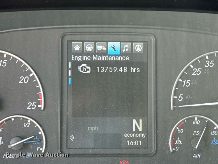 image for item EJ4594 2021 Freightliner Cascadia 126 semi truck