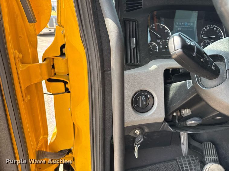 image for item EJ4594 2021 Freightliner Cascadia 126 semi truck