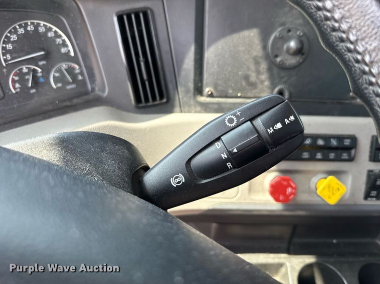 image for item EJ4594 2021 Freightliner Cascadia 126 semi truck