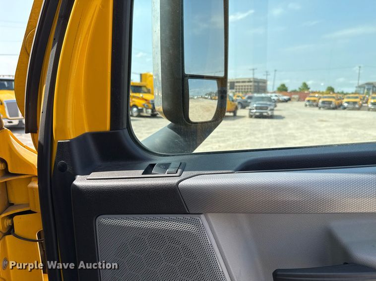 image for item EJ4594 2021 Freightliner Cascadia 126 semi truck