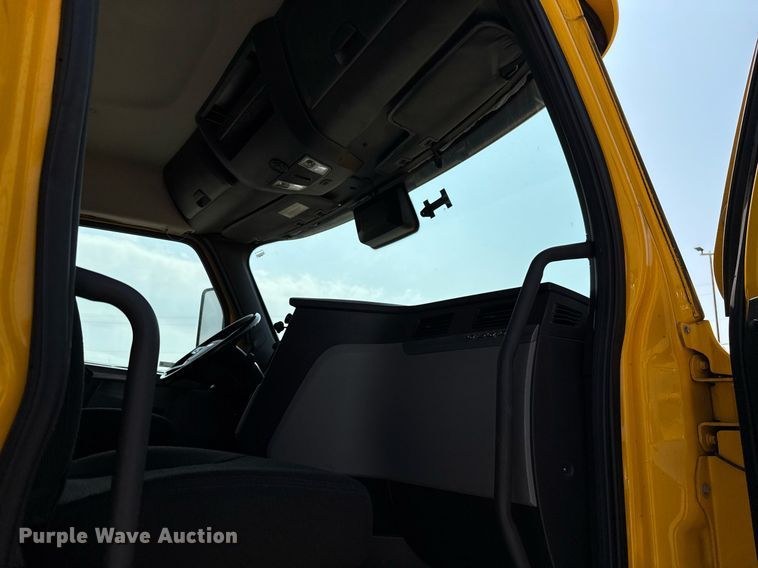 image for item EJ4594 2021 Freightliner Cascadia 126 semi truck