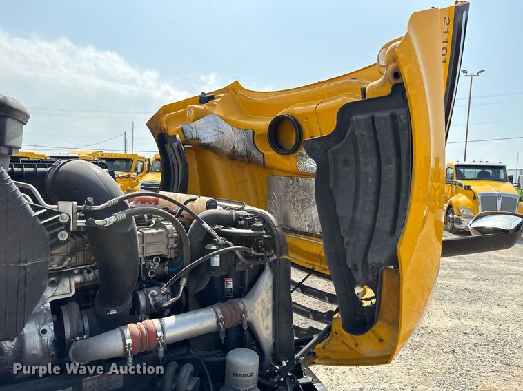 image for item EJ4594 2021 Freightliner Cascadia 126 semi truck