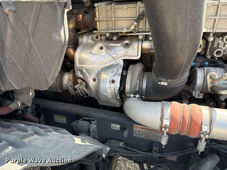 image for item EJ4594 2021 Freightliner Cascadia 126 semi truck