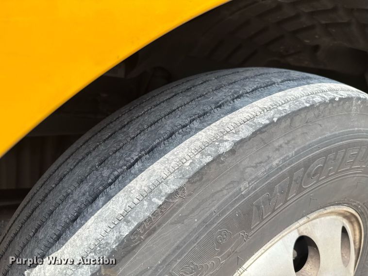 image for item EJ4594 2021 Freightliner Cascadia 126 semi truck