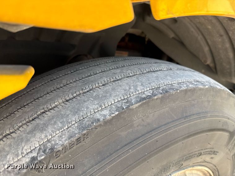 image for item EJ4594 2021 Freightliner Cascadia 126 semi truck