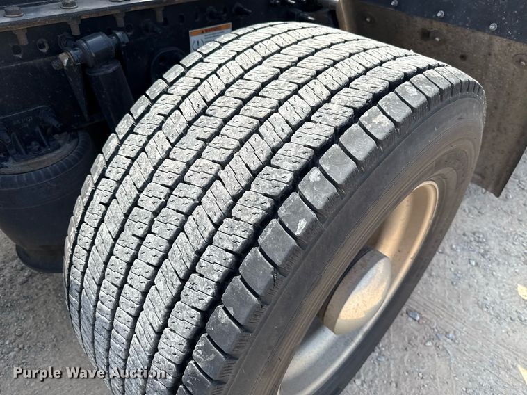 image for item EJ4594 2021 Freightliner Cascadia 126 semi truck