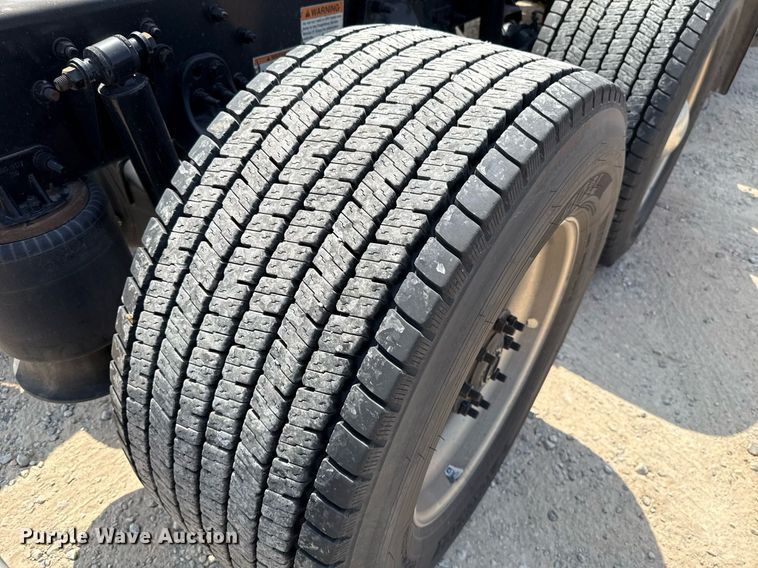 image for item EJ4594 2021 Freightliner Cascadia 126 semi truck