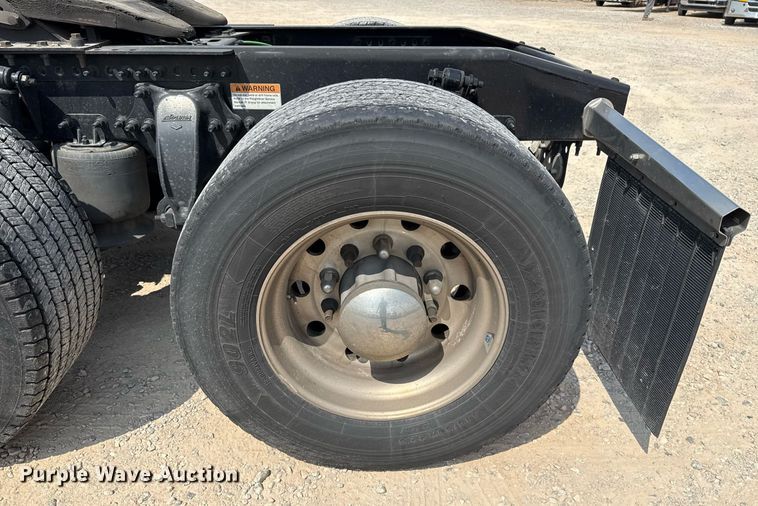 image for item EJ4594 2021 Freightliner Cascadia 126 semi truck