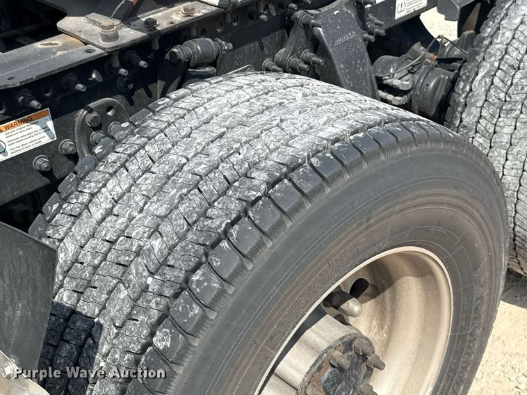 image for item EJ4594 2021 Freightliner Cascadia 126 semi truck