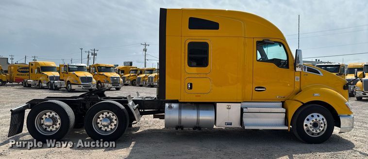 image for item EJ4595 2020 Kenworth T680 semi truck