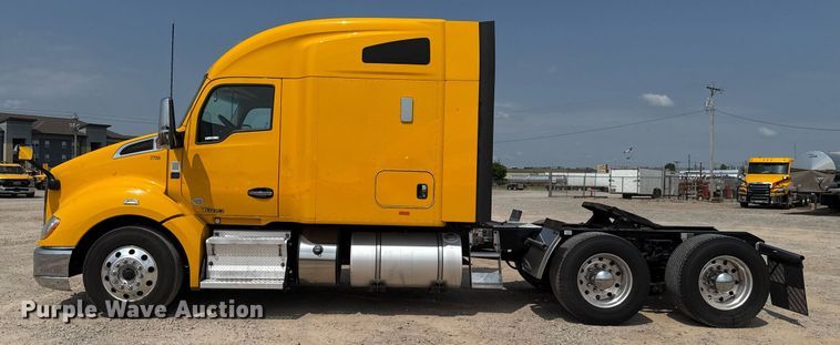 image for item EJ4595 2020 Kenworth T680 semi truck