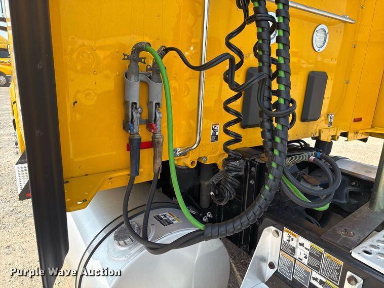 image for item EJ4595 2020 Kenworth T680 semi truck