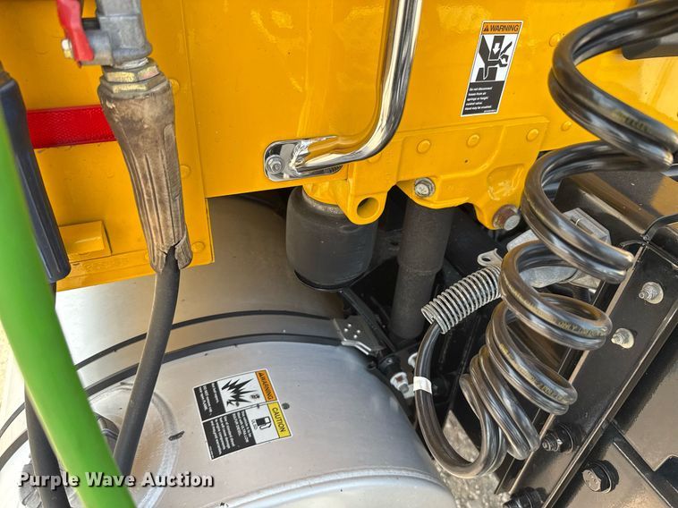 image for item EJ4595 2020 Kenworth T680 semi truck