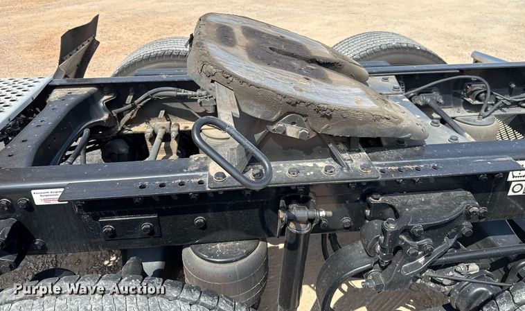 image for item EJ4595 2020 Kenworth T680 semi truck