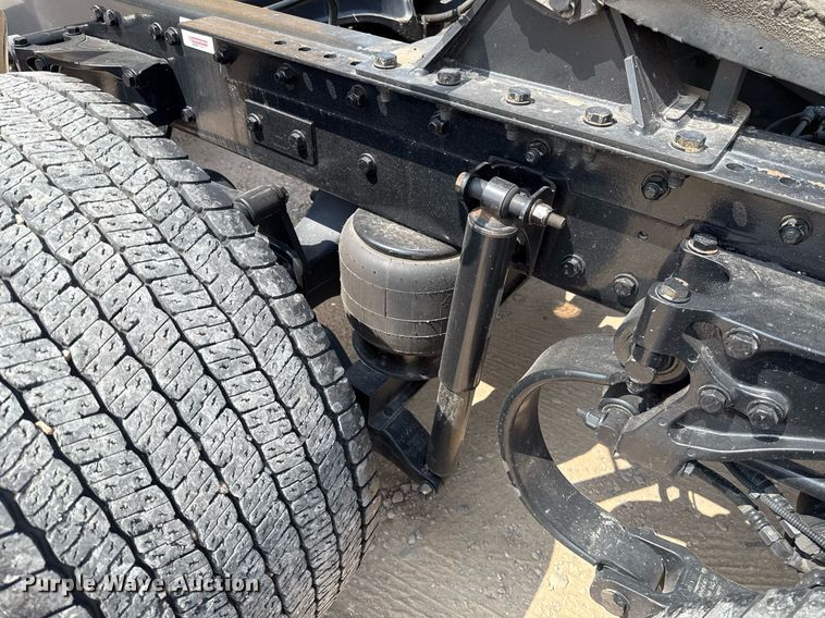 image for item EJ4595 2020 Kenworth T680 semi truck