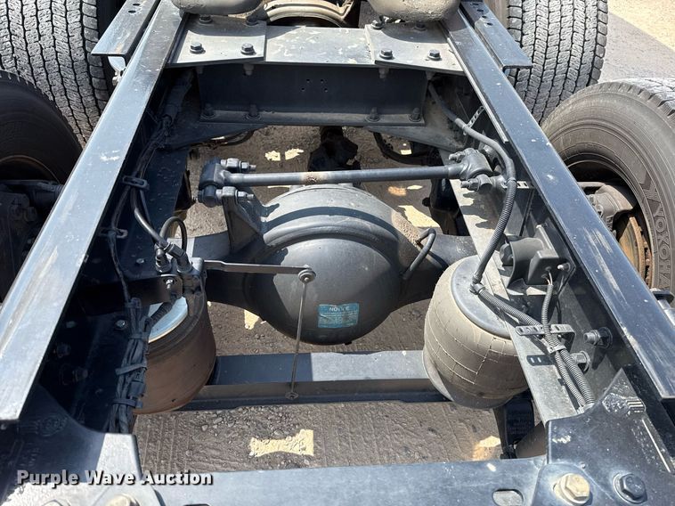 image for item EJ4595 2020 Kenworth T680 semi truck