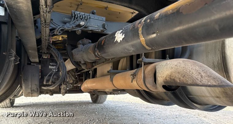 image for item EJ4595 2020 Kenworth T680 semi truck