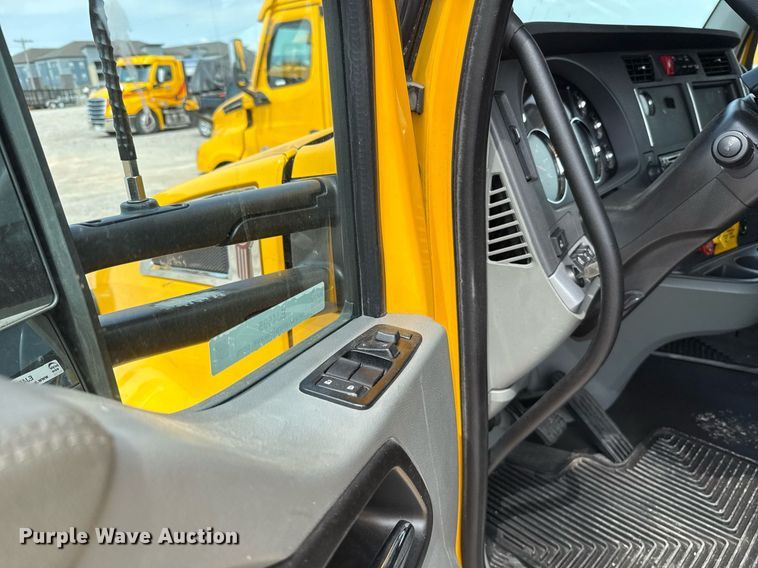 image for item EJ4595 2020 Kenworth T680 semi truck