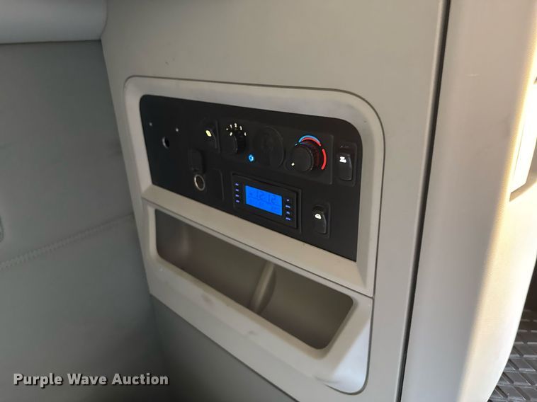 image for item EJ4595 2020 Kenworth T680 semi truck