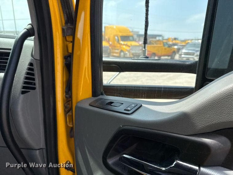 image for item EJ4595 2020 Kenworth T680 semi truck