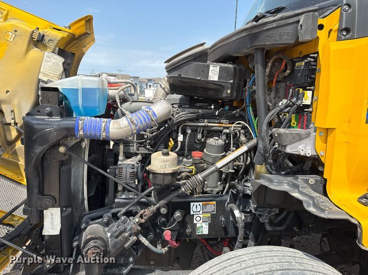 image for item EJ4595 2020 Kenworth T680 semi truck