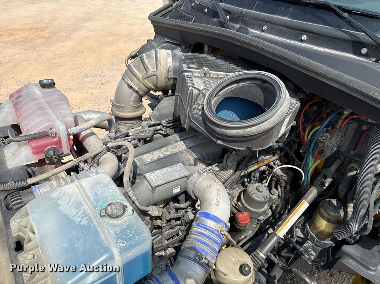 image for item EJ4595 2020 Kenworth T680 semi truck